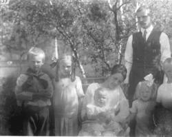 Familie med fem born, Berger