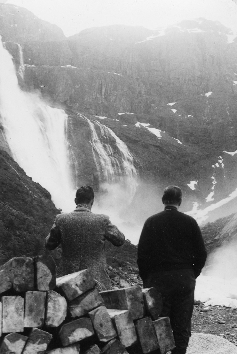 Styret på befaring til Ringedalsfossen