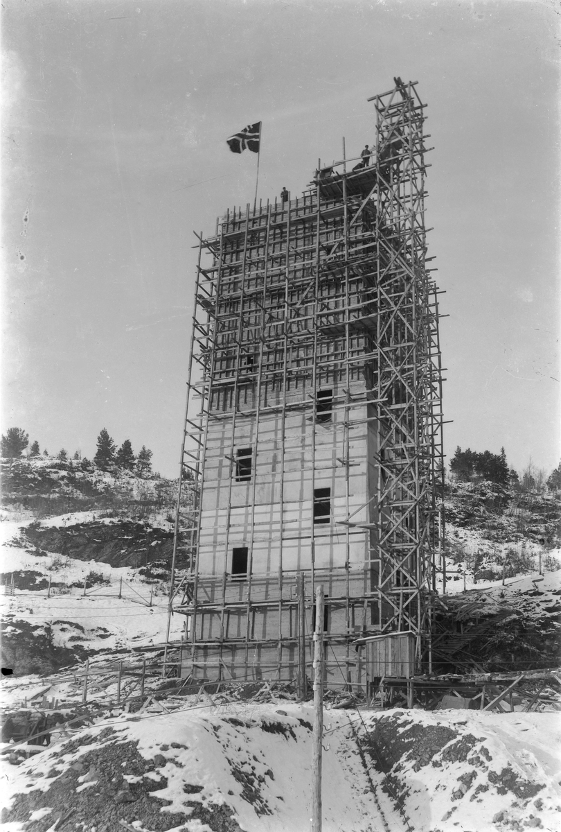 Wallenberg sjakttårn under oppførelse.