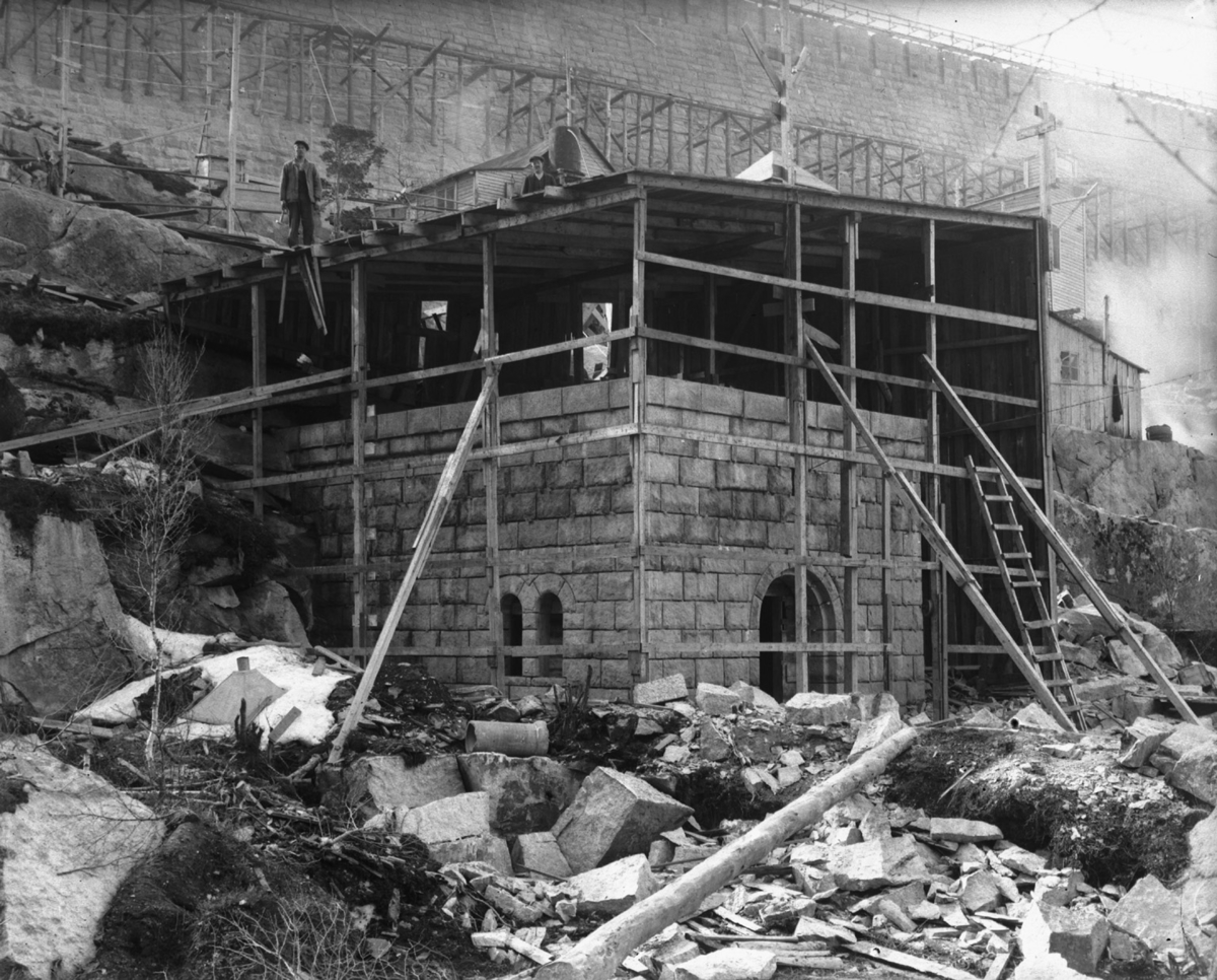 Lukehuset til Schult's tappetunnel på Ringedalsdammen i 1918.