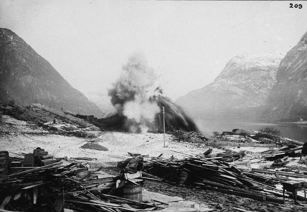 Sprengingsarbeid på Norzink under anleggsperioden.