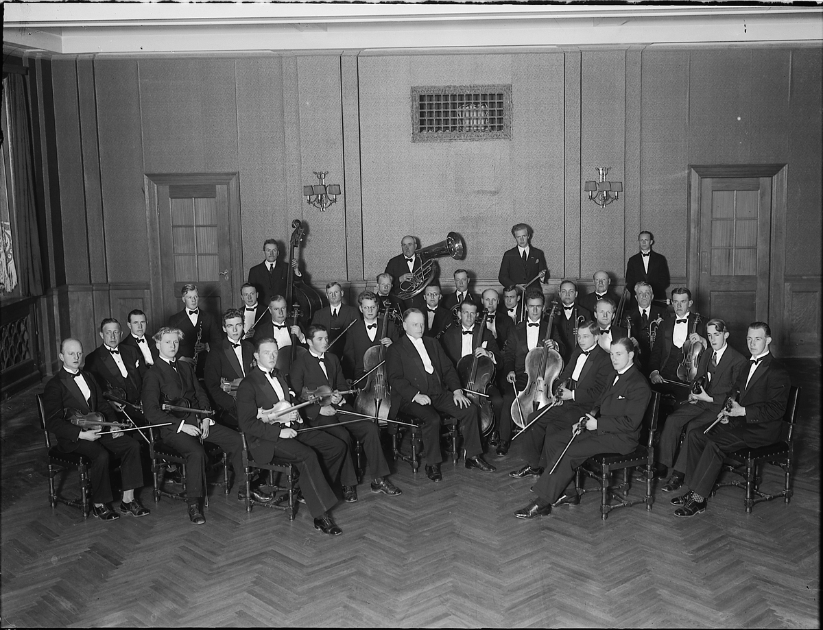 Hamar Orkesterforening, gruppe musikerre, instrumenter.
