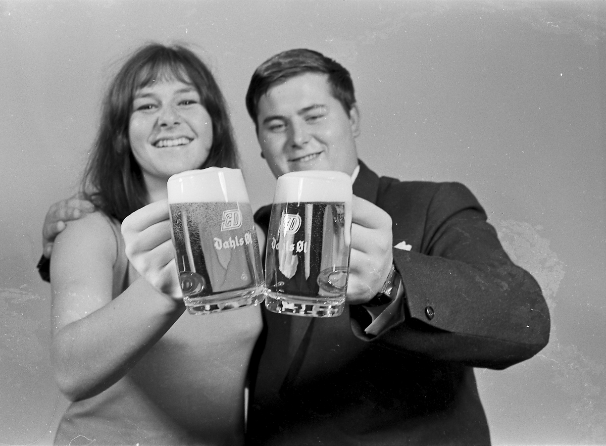 Reklamefoto for øl, Aktiebryggeriet E.C. Dahl