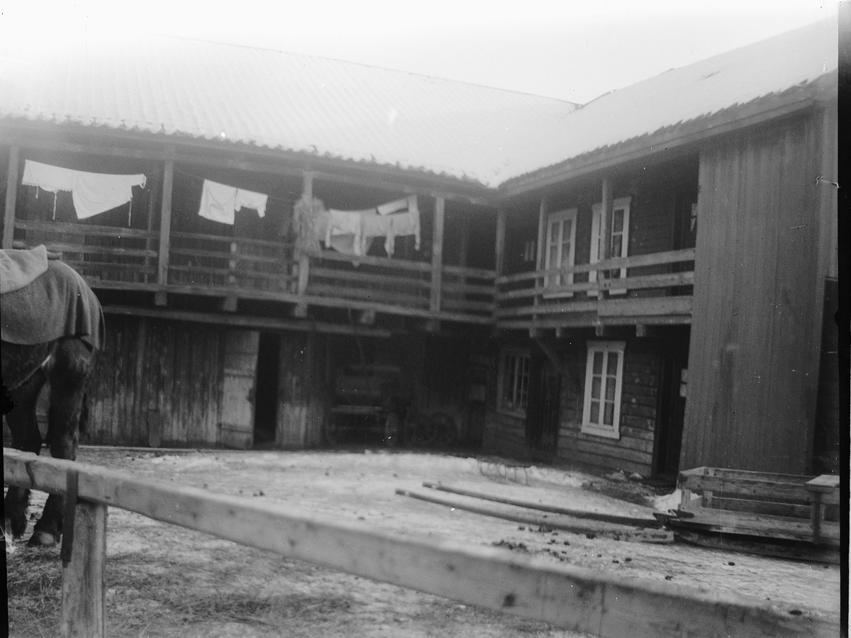 Lillehammer, bakgård hos brukseier Olaf Formo ?