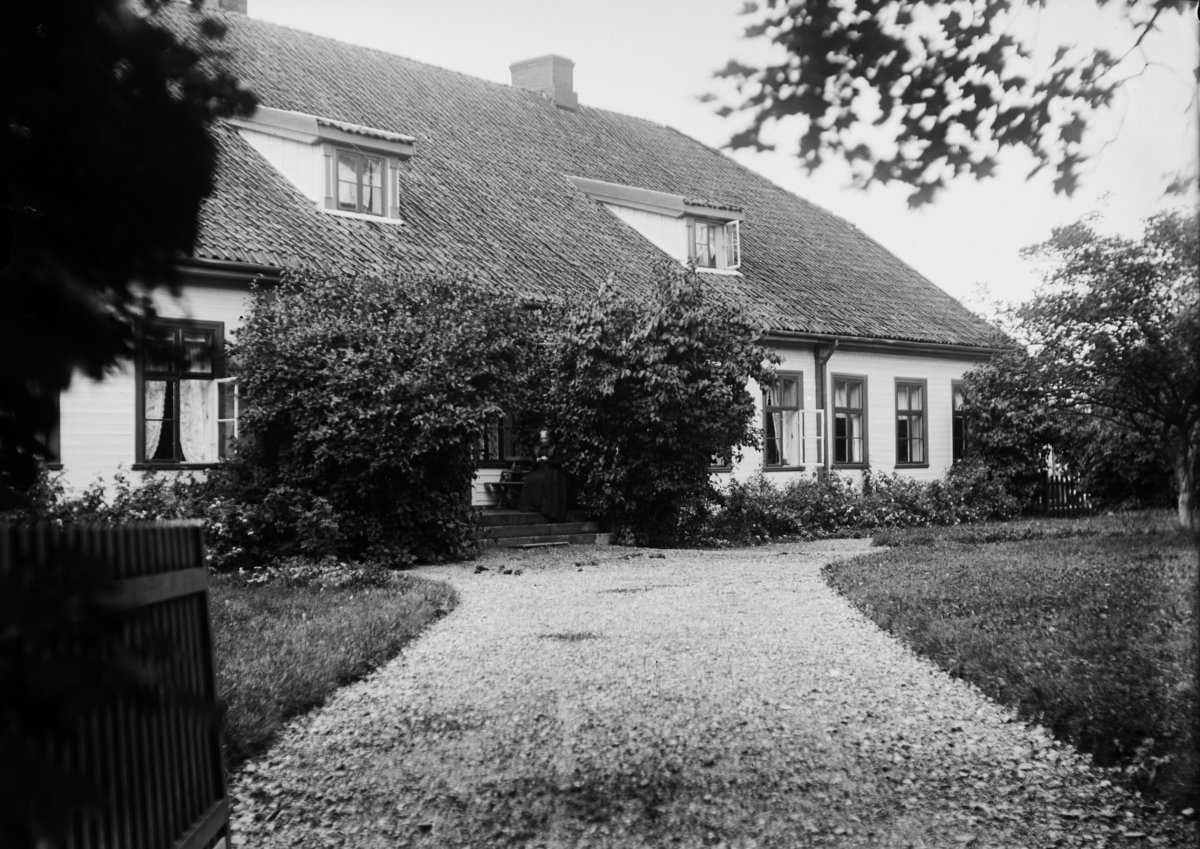 Ringsaker, Nes, Grefsheim gård, Hovedbygningen