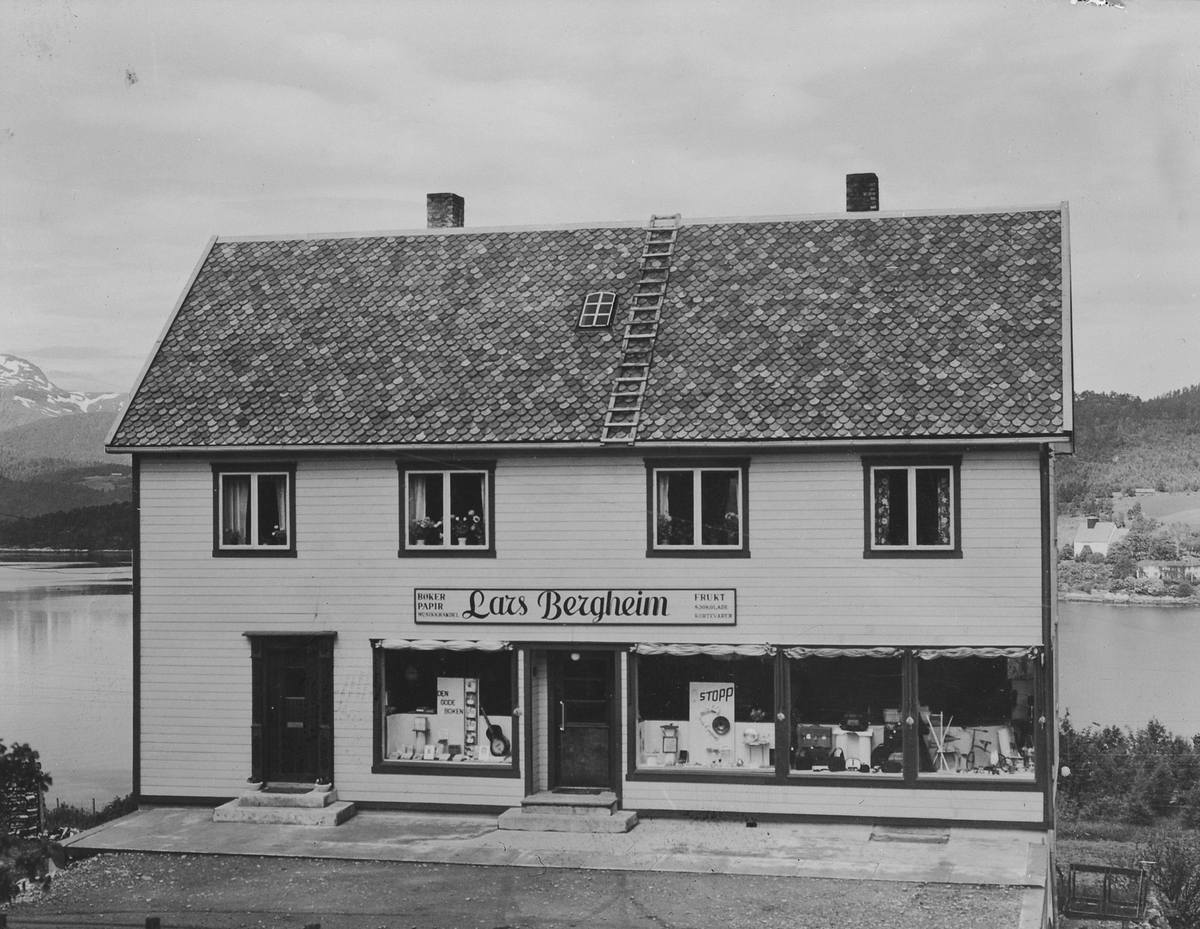 Butikken til Lars Bergheim i Tingvollvågen (kopi)