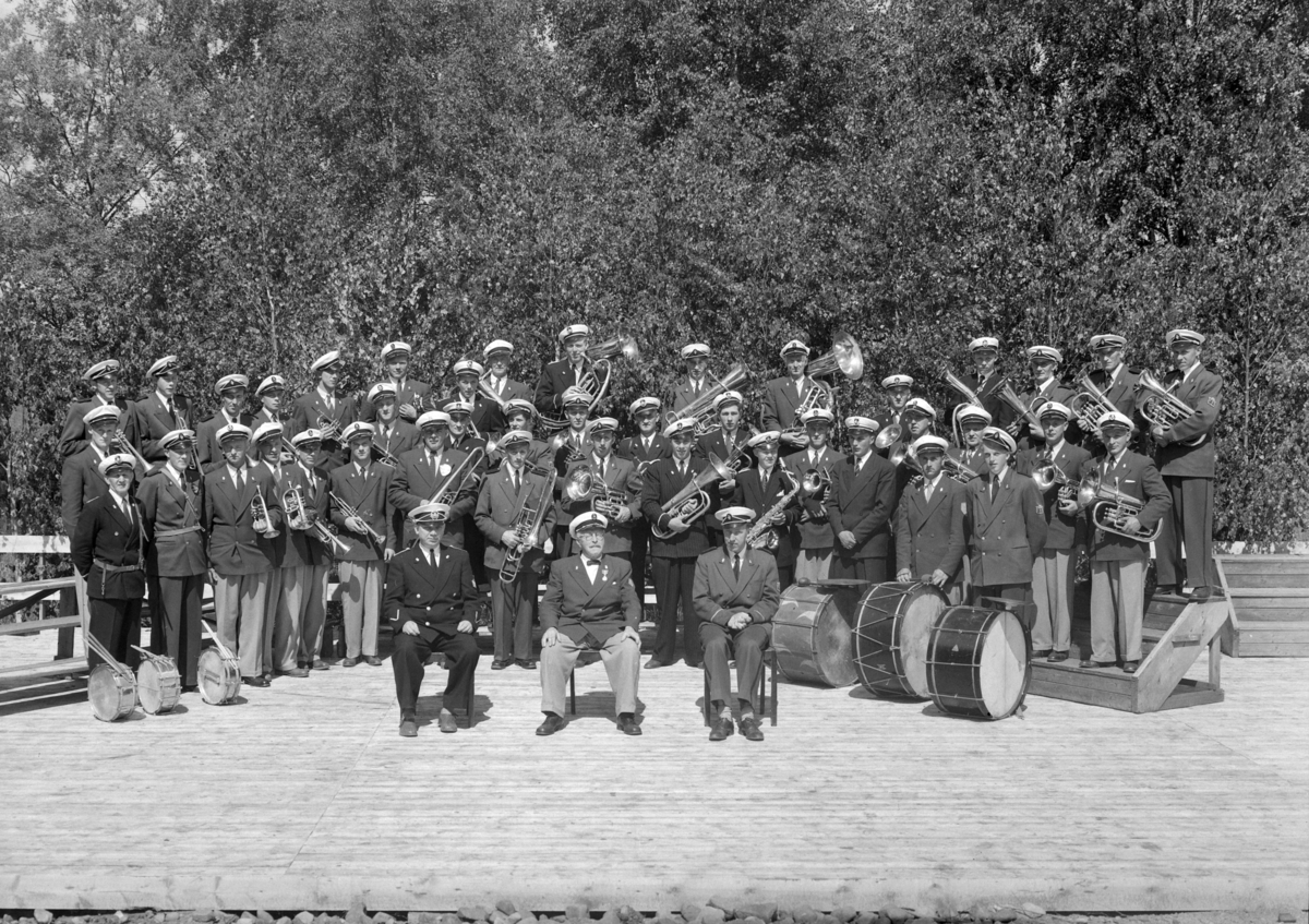 Mjøsegnenes Musikkforbund, musikkstevne, samling med fotografering av de forskjellige korpsene. Nordbygda musikkorps er med på flere bilder.