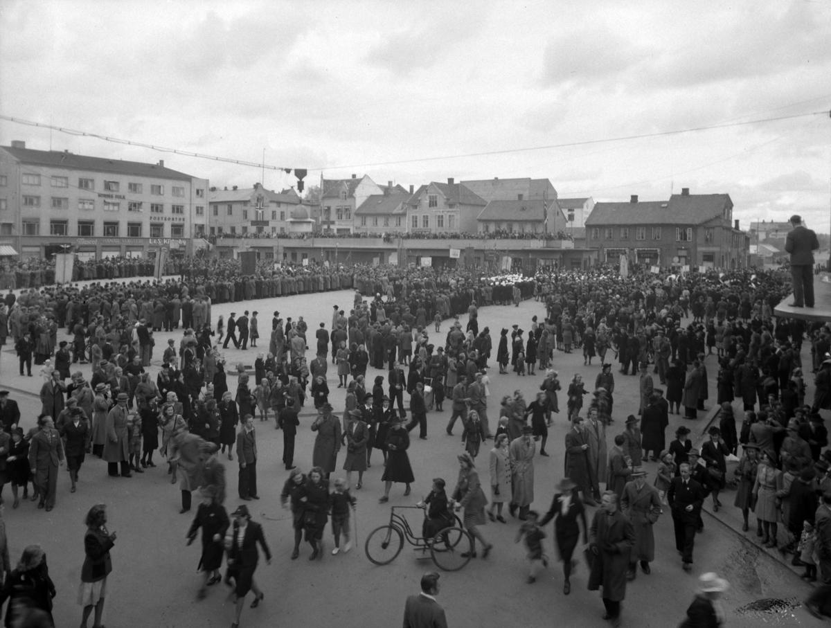 Hamar, Østre Torg, Stortorget, 17. mai 1946,