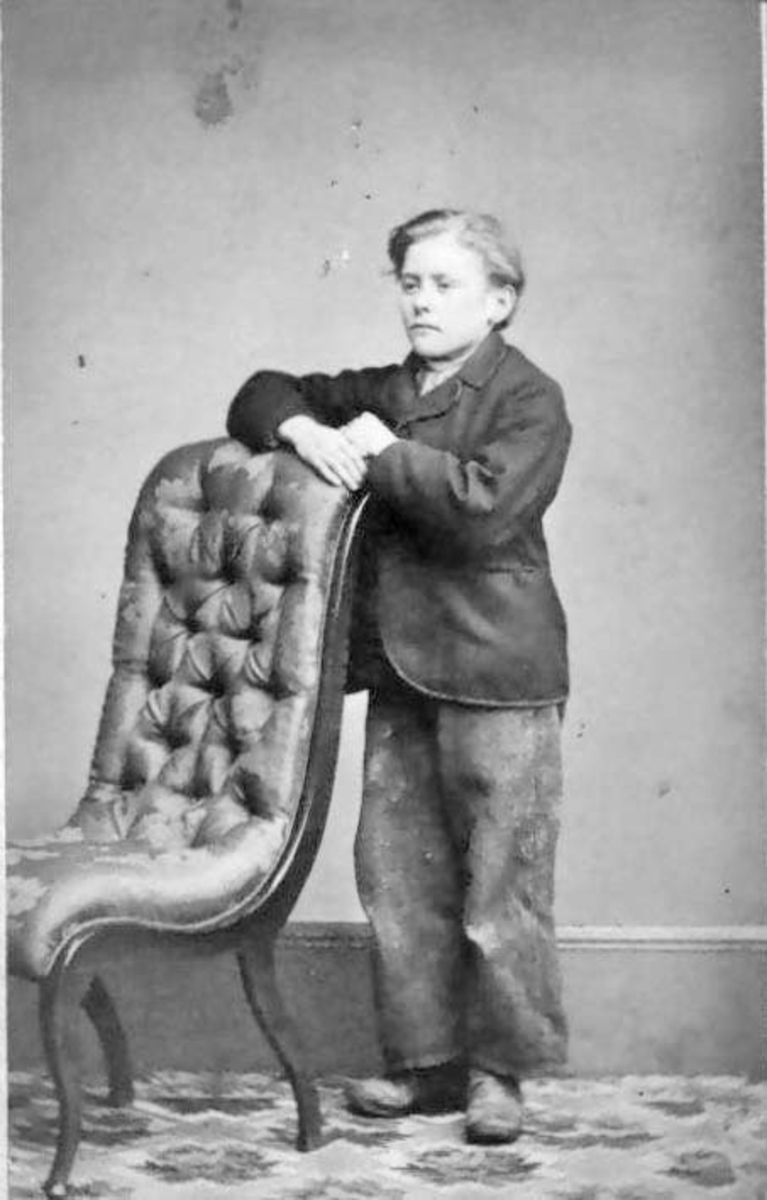 Atelierbilde, helfigur, portrett, gutt