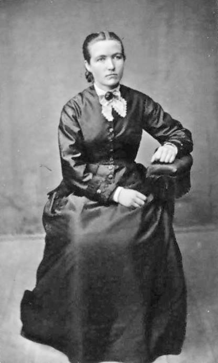 Atelierbilde, helfigur, portrett, kvinne