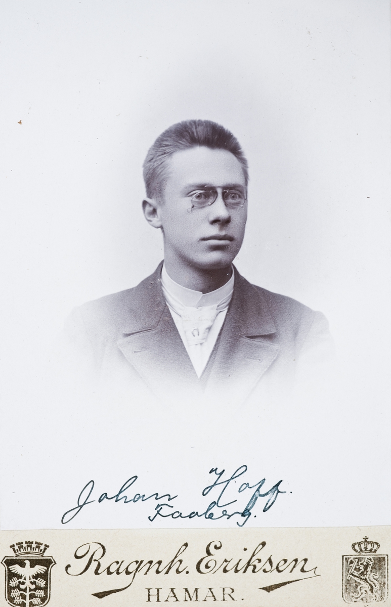 Portrett, visittkort. Mann, Johan Hoff, Fåberg. Lærerseminaret på Hamar. 