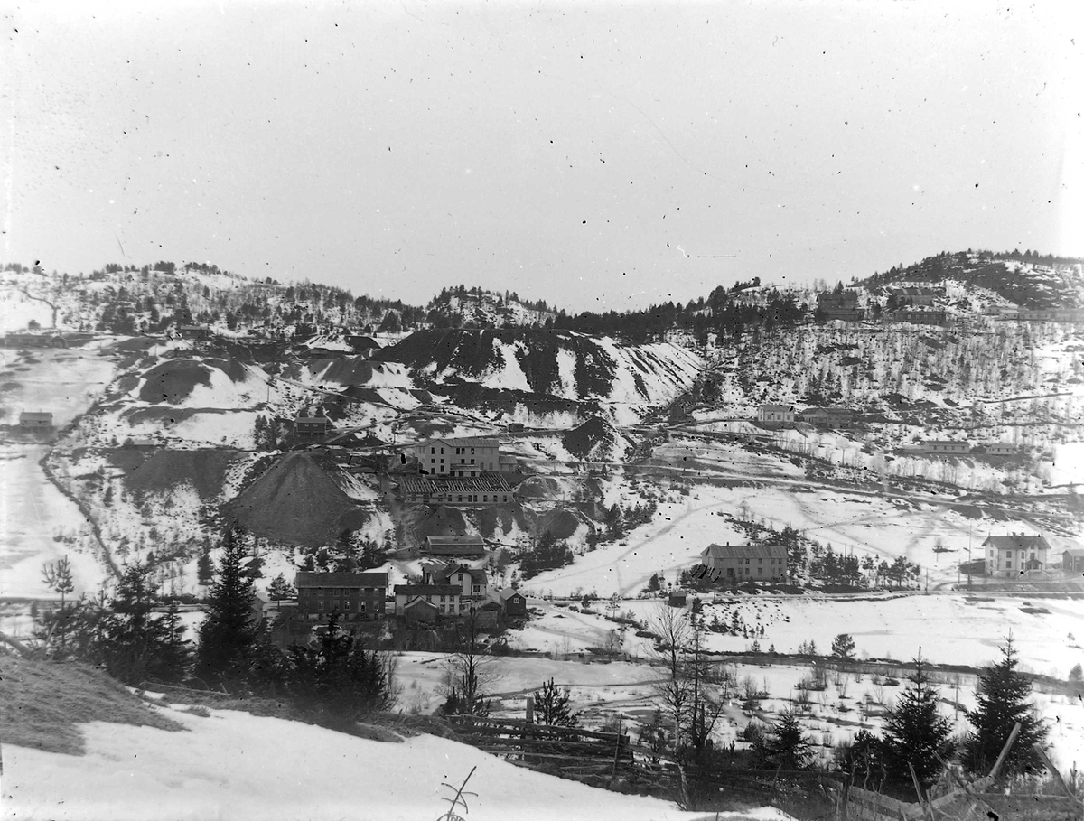 Løkken Verk, vestre dalside, i 1907-08. Forsøksvaskeriet under bygging.