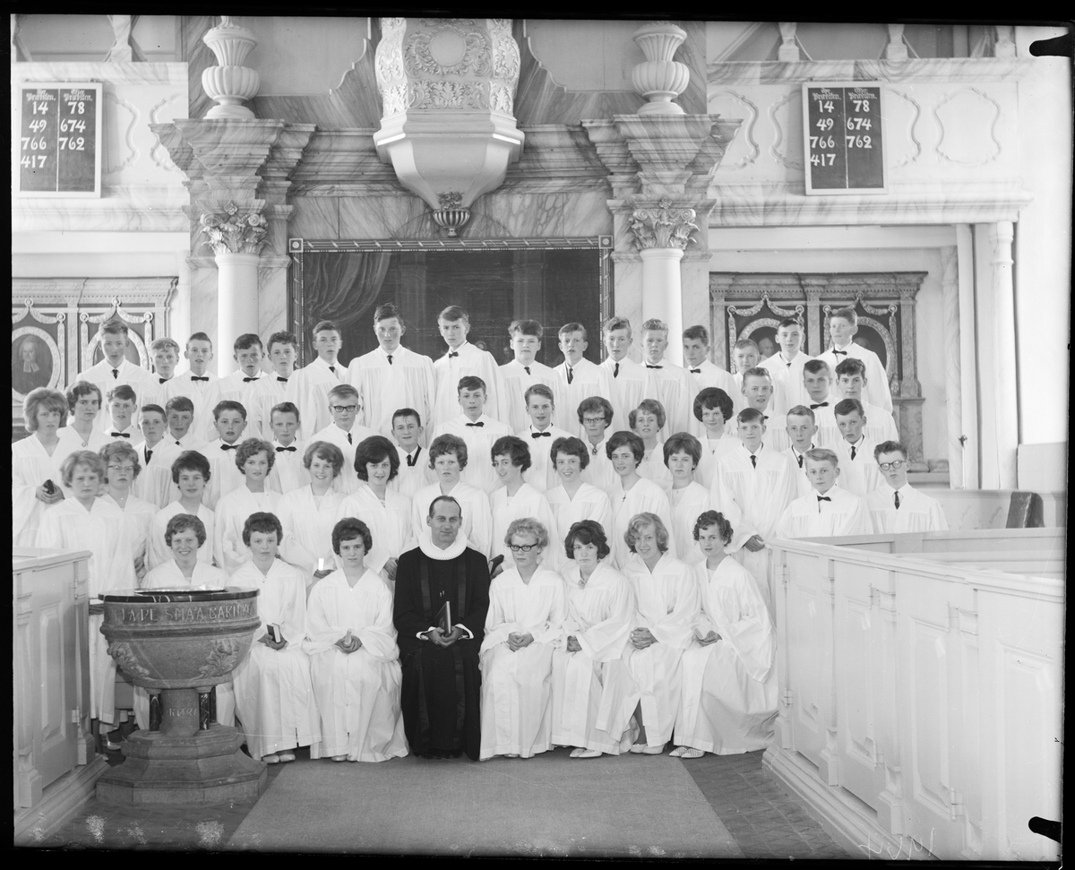 Konfirmanter i Røros kirke 1964