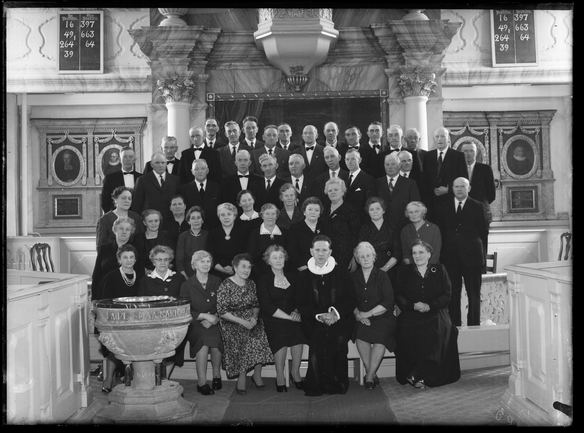 50-årskonfirmanter i Røros kirke 1963