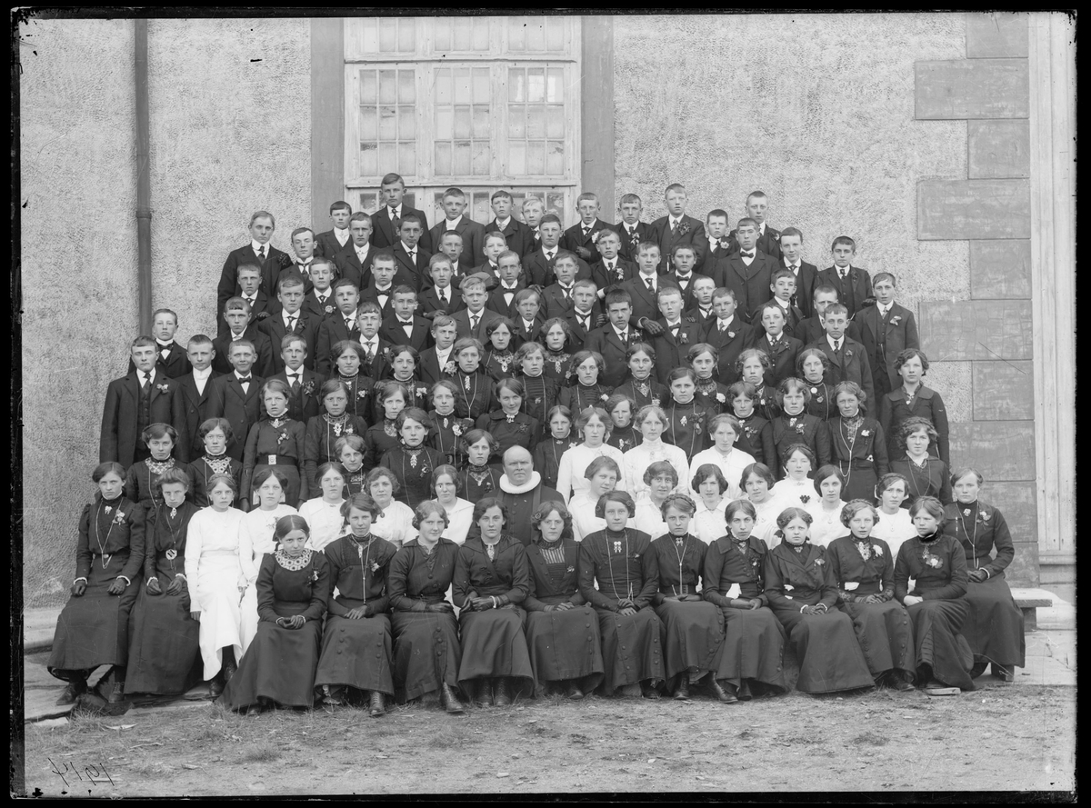 Konfirmanter ved Røros kirke, 1914