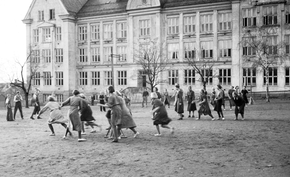 Hamar katedralskole, Middelskolen, gymtime, utegym jenter, skoleplassen,"Håndballmatch"