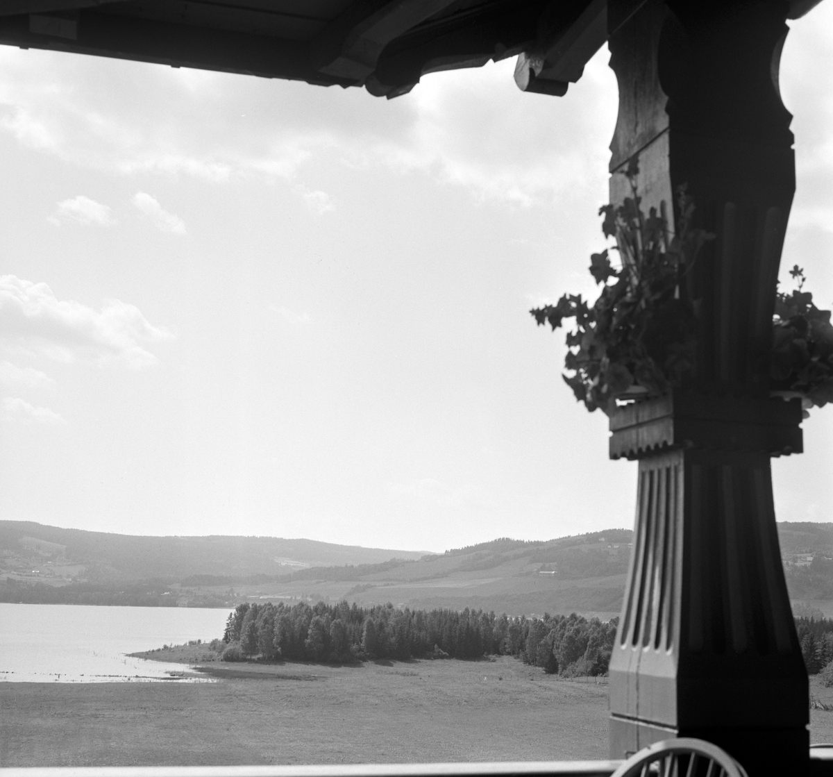 Steinsholmen, Mjøsa, Utsikt fra Stein gård. 