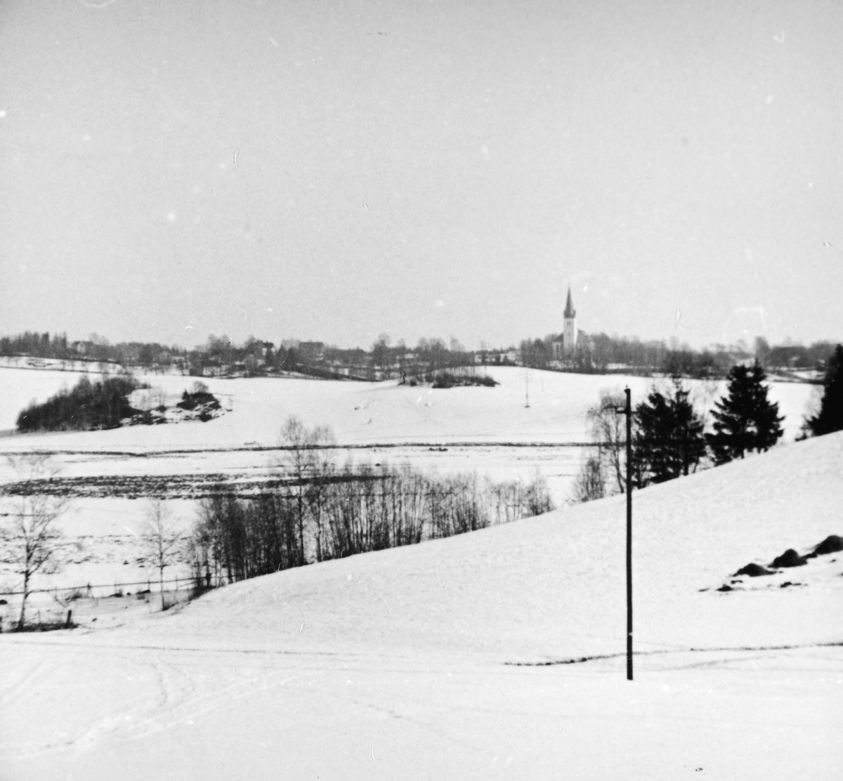 Parti mot Vang kirke, sett fra Børstad, vinterlandskap, vinteren 1945. 