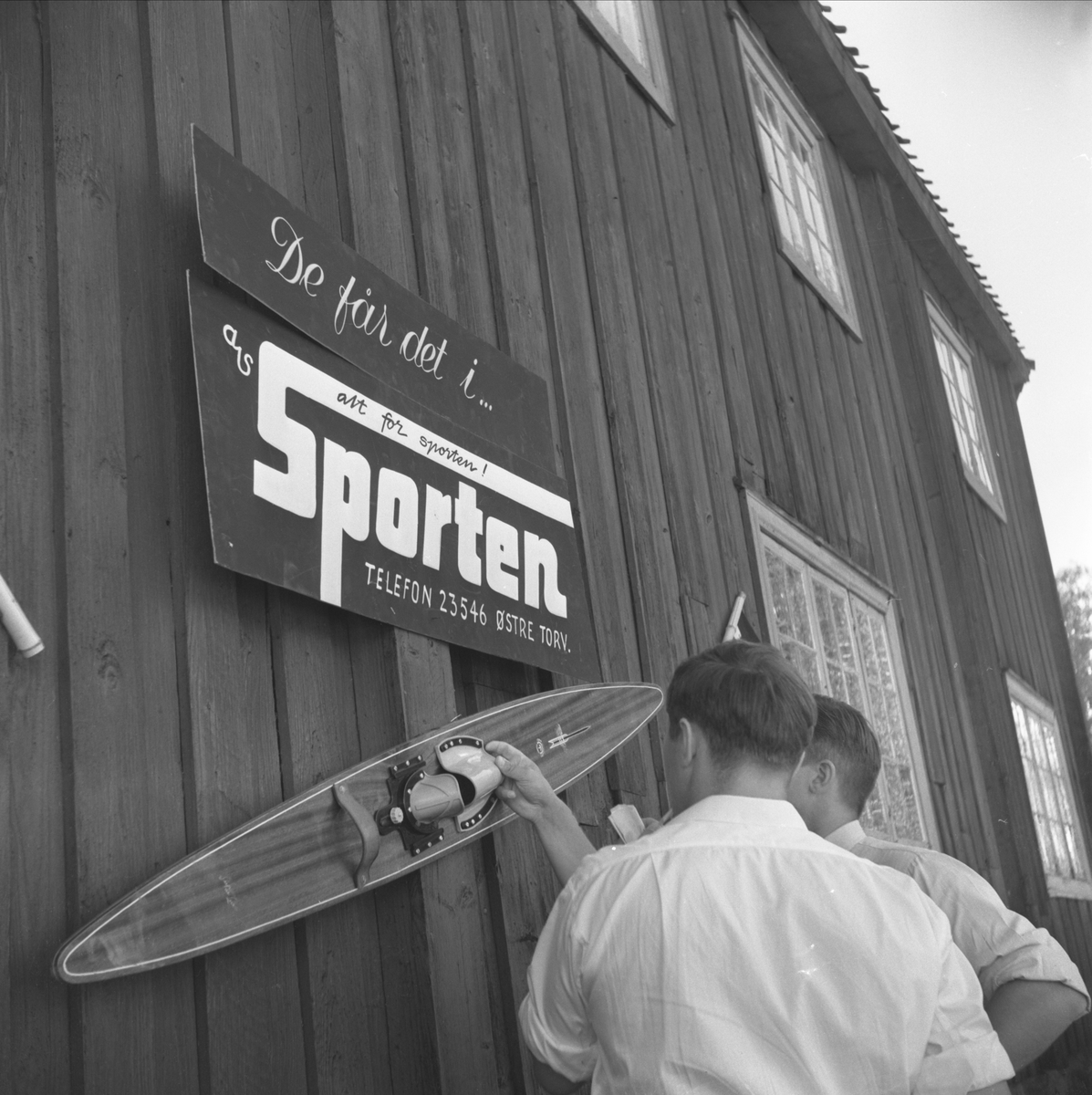 BÅT-RACE PÅ DOMKIRKEODDEN, HEDMARKSMUSEET, UTSTILLING AV VANNSKI, VED LØTENBYGNINGEN, A/S SPORTEN