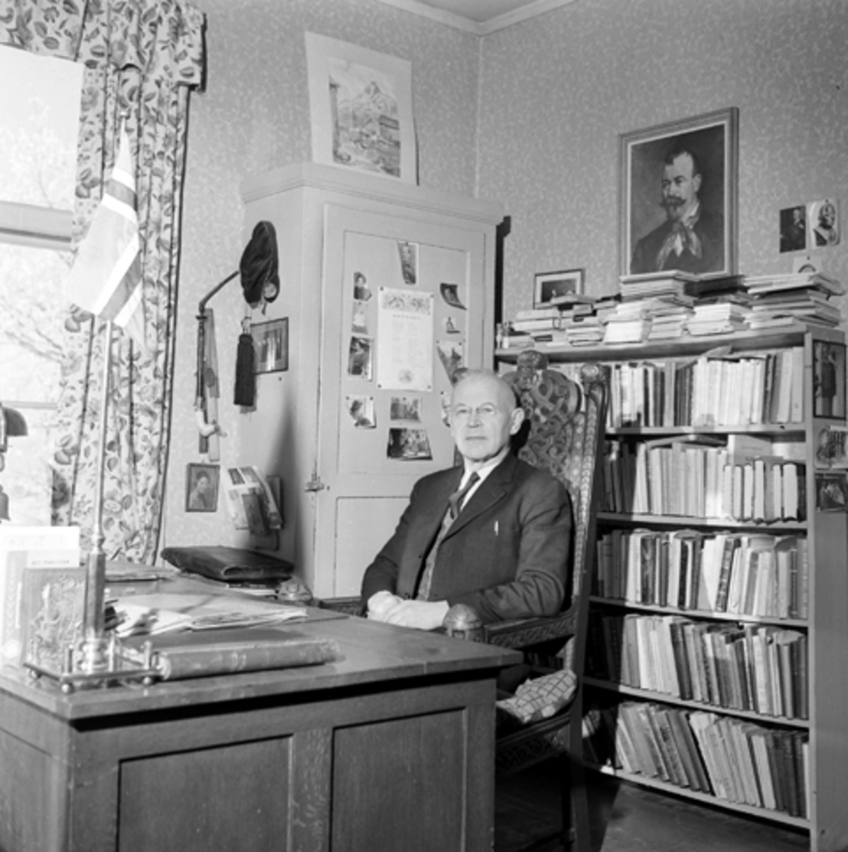Vang H, Vang prestegård, sogneprest Øystein Hovden (1901-1980), i Vang i perioden 1948 til 1971, den siste sognepresten som bodde i prestegården,