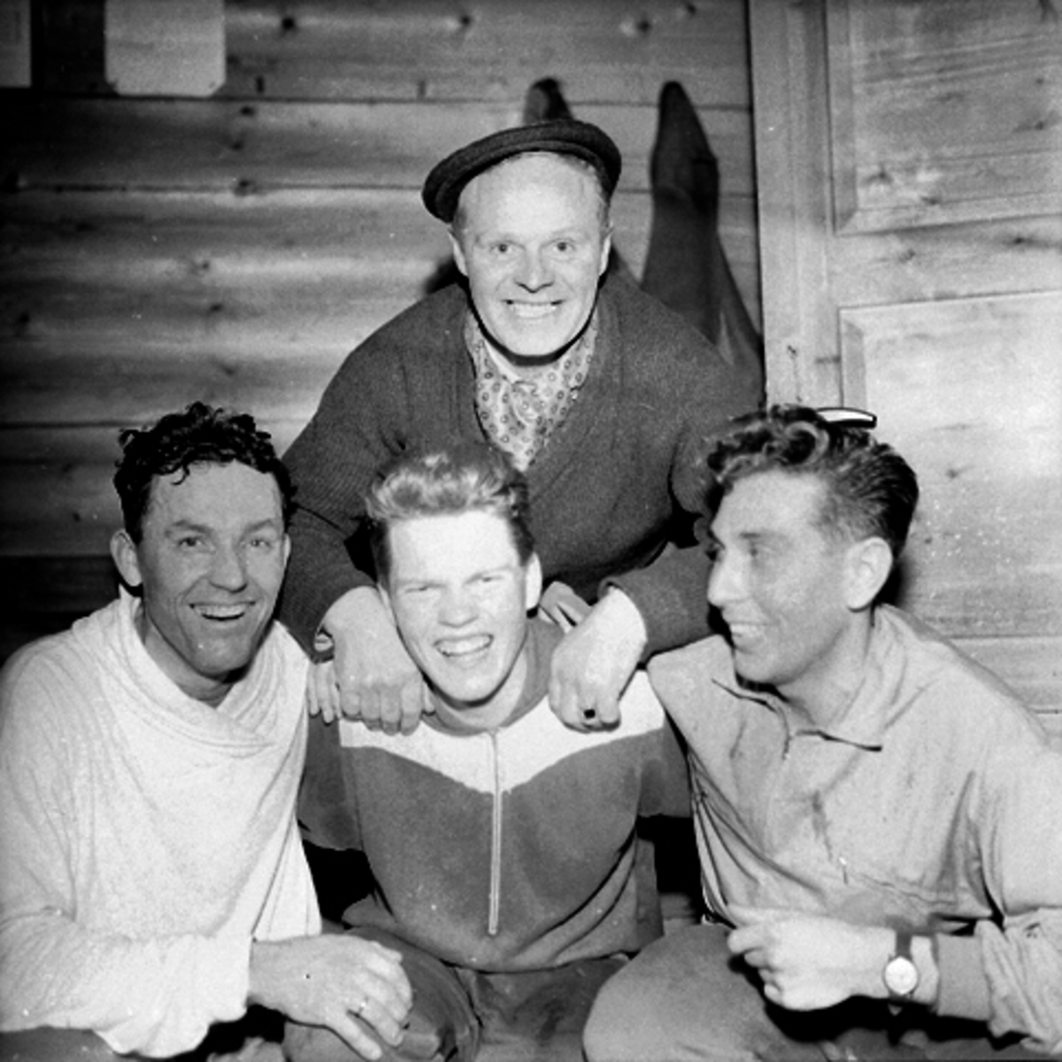 Veldre Idrettslag, f.v. Alf Megård, Nils Magne Taskerud, Odd Frankmoen. Bak Reidar Jørgensen.