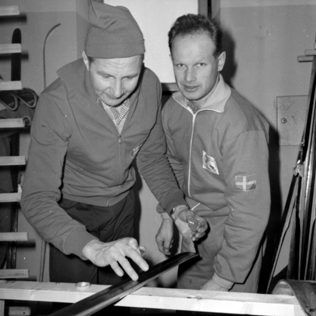 Nils Karlsson, ''Mora Nisse'', Sverige, ski, langrenn. Den andre er ukjent.