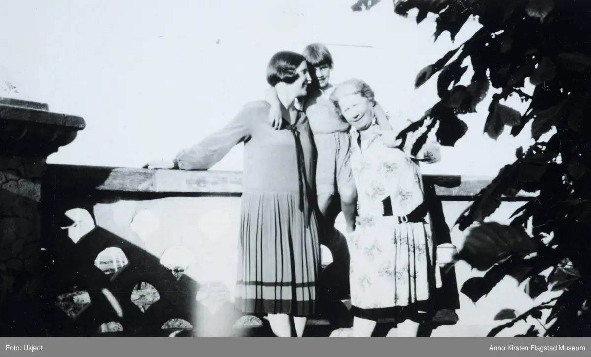 Kirsten Flagstad, hennes datter Else Marie og mor Marie Flagstad. Kirsten Flagstad, her daughter Else Marie and mother Marie Flagstad. 