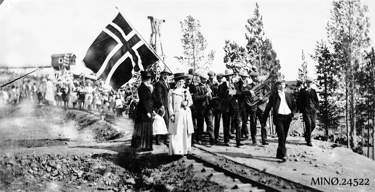 17. mai-tog Folldal Verk