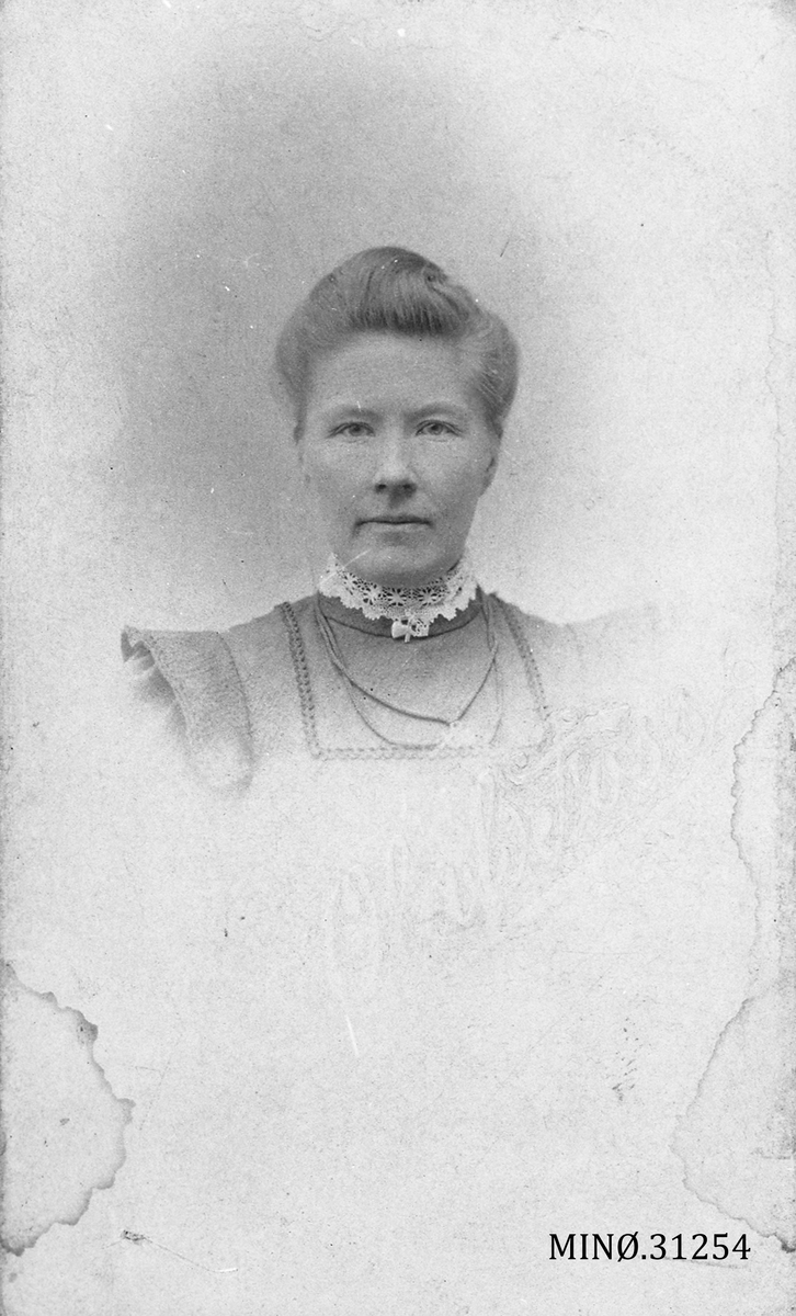 Portrett av kvinne - Dorthea Moseng,
