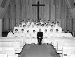 Gruppebilde. Konfirmanter. Brumunddal. 01. 10. 1967. Prest C