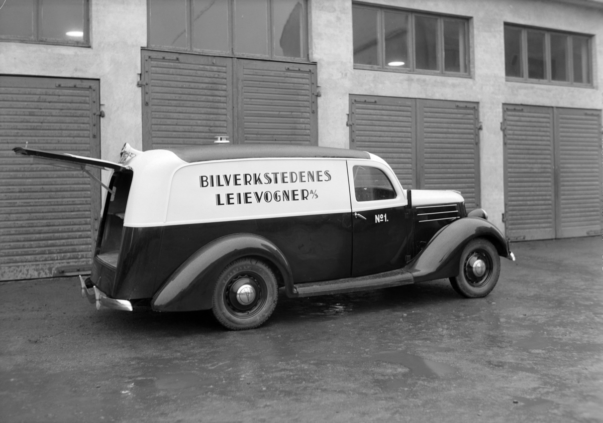 Hamar, Enggata 34, Oplandske Automobilforretning, etablert i 1923, bilforhandler av Ford i Hamar, Tidligere: Oplandske Automobilforretning & Reparationsverksted, varebil. Bilverkstedenes Leievogner A/S no. 1. en Ford V8 1937 modell med norskbygd karosseri,
