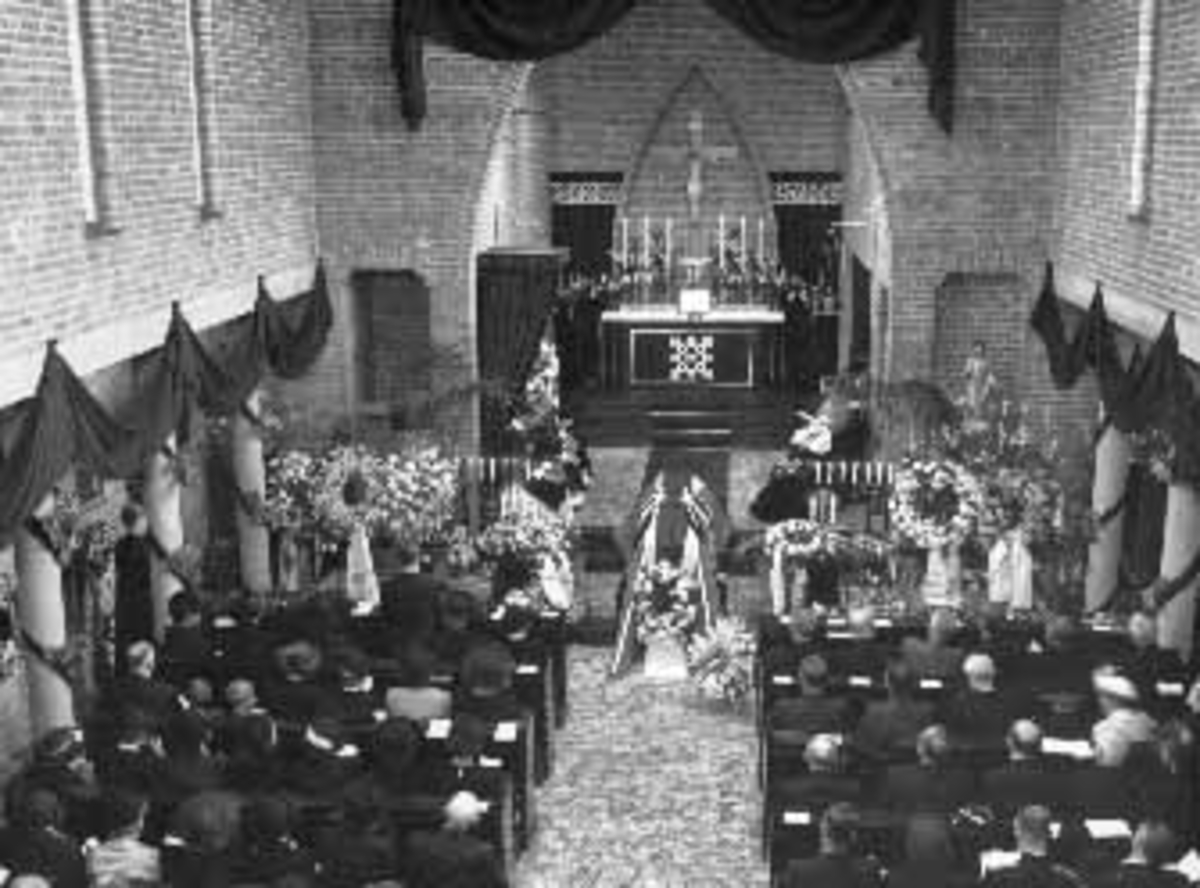 Hamar, Torggata 113. St. Torfinns kirke, Begravelse for forfatter Sigrid Undset, requimmesse av Dr. Jac. Mangers,