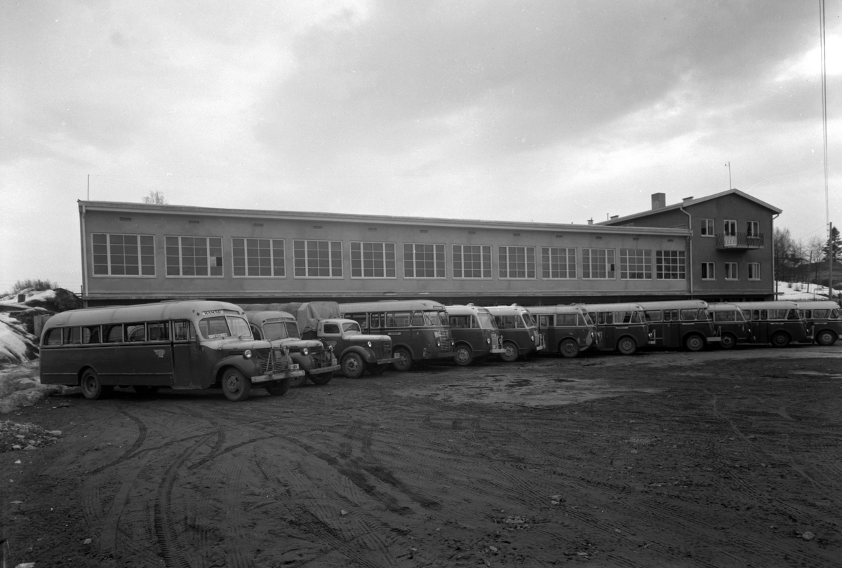 Hamar, Vangsvegen 91, Hamar og Omland Bilruter HOB, garasje for 48 busser, anlegget sto ferdig i 1952, verksted, servicehall og kontorer,