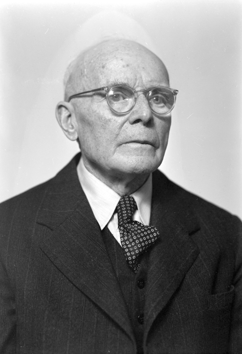 Hamar, Portrett tannlege Per Glorvigen (1880-1954), praksis i Parkgata 2,