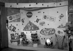 Hamar, Festiviteten, Husmormessa 1954, stand med utstilling 