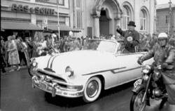 Hamardagen 1956, opptog, Strandgata, Pontiac D-22338 årsmode