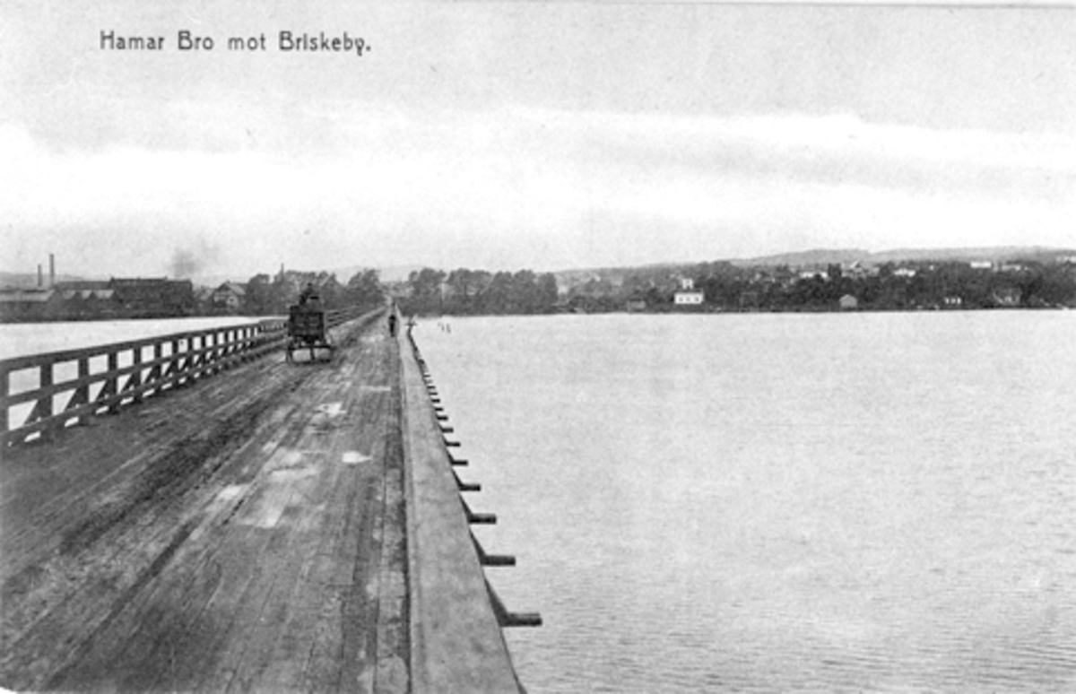 Postkort, Hamar, Stangebrua over Åkersvika, den gamle trebrua, 