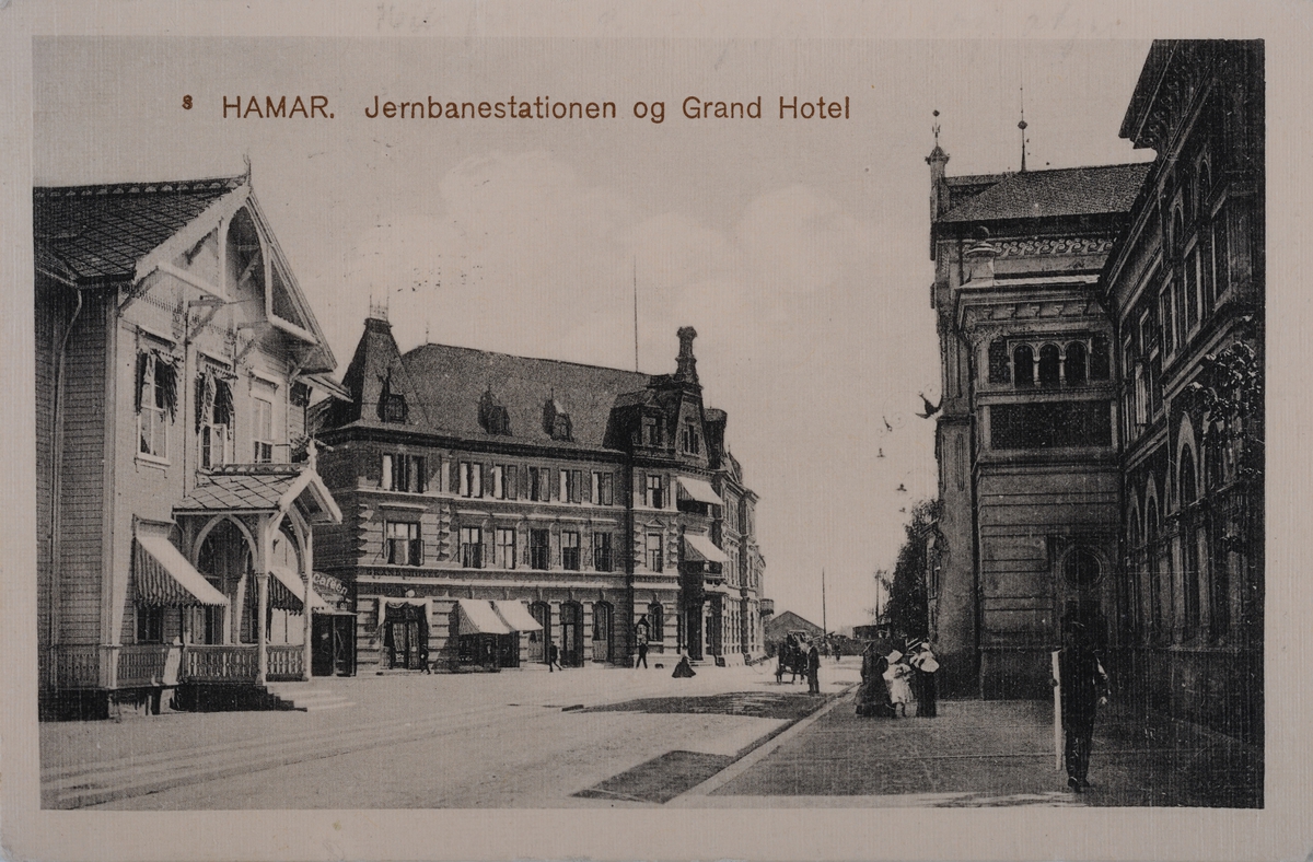 Jernbanestationen og Grand Hotel, Hamar. 