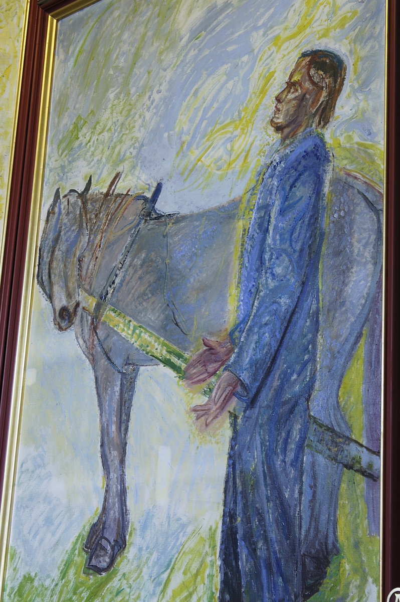 Hamar domkirke, altertavle, malt av Henrik Sørensen 1954. 
"Hans Nielsen Hauges kallsopplevelse. Skikkelsen utrykker ydmykhet og åpenhet for oppgaven som står foran han. Hesten er i følge Henrik Sørensen symbolet på tålmodighet og det tjenende prinsipp i livet"
(Se heftet "Hamar Domkirke-om kirkerommet som historisk fortelling" skrevet av Ragnar Pedersen. 2004. 