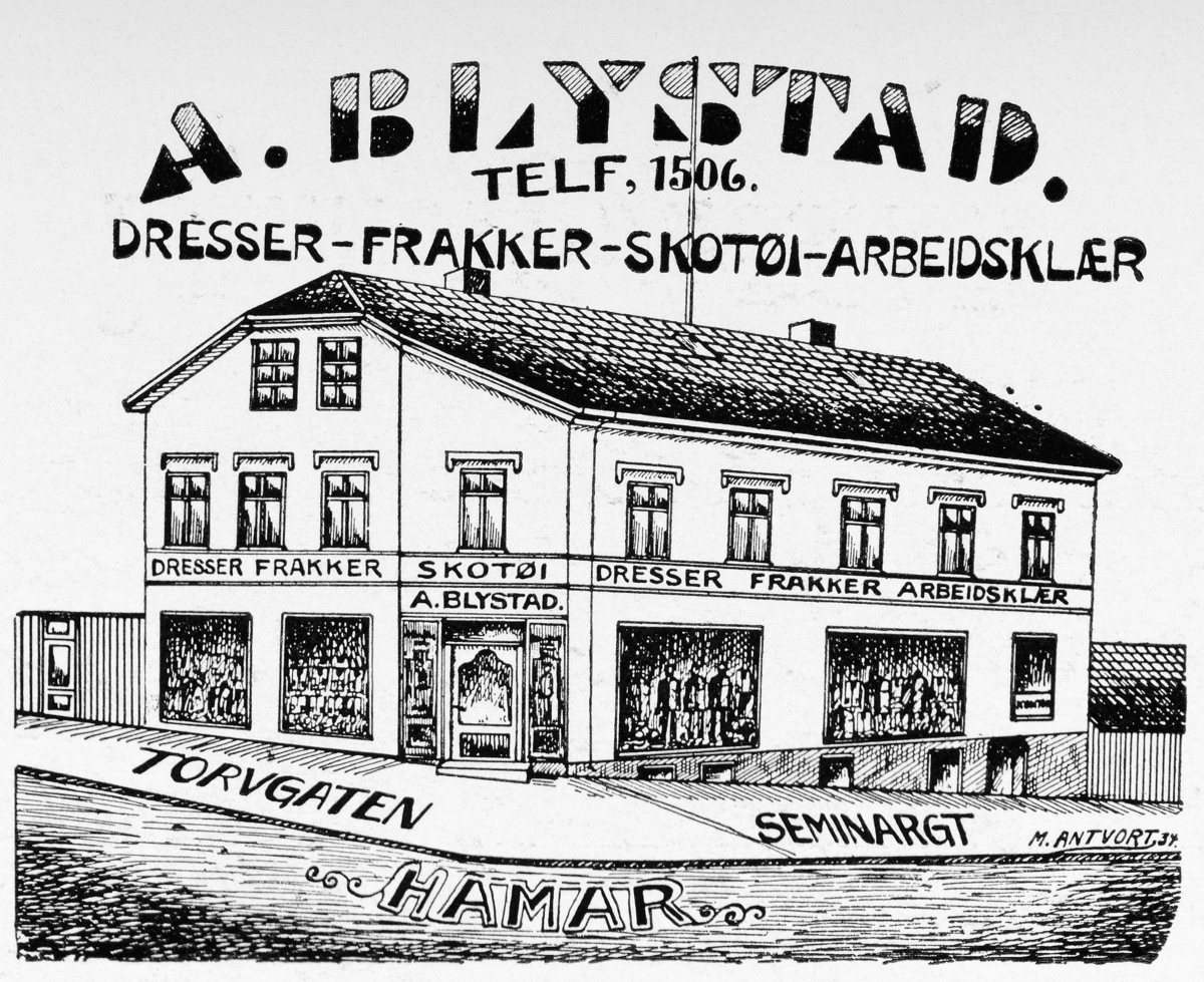 Gammel reklameplakat fra Hamar for A. Blystad på krysset mellom Torvgaten og Seminargata. Solgte dresser, frakker, skotøi og arbeidsklær. 