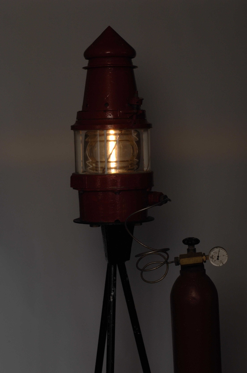 Aga gasslanterne med lys. Aga klippapparat og lys frå acetylengass