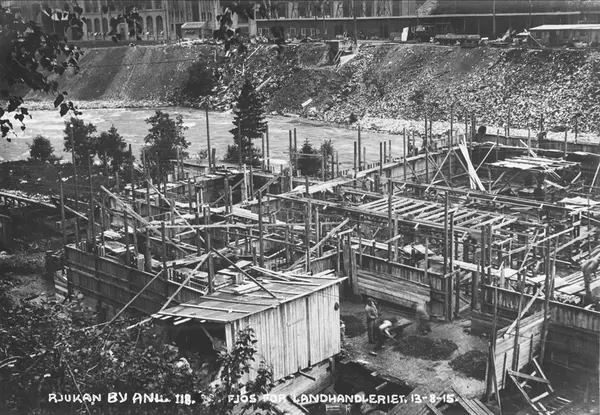 Rjukan by anl. 118. Fjôs for landhandleriet. 13-8-15.