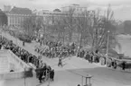 F 2 Roslagens flygflottilj går högvakt vid Stockholms slott 1945