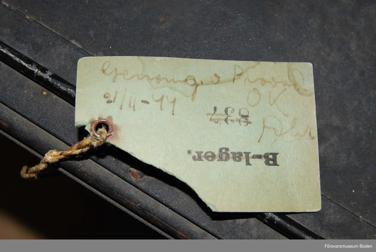 Superheterodynmottagare för AM, frekvensområdet 500 kHz - 60 MHz MHz uppdelat i 4 band. Från mitten eller senare delen av 1930-talet.