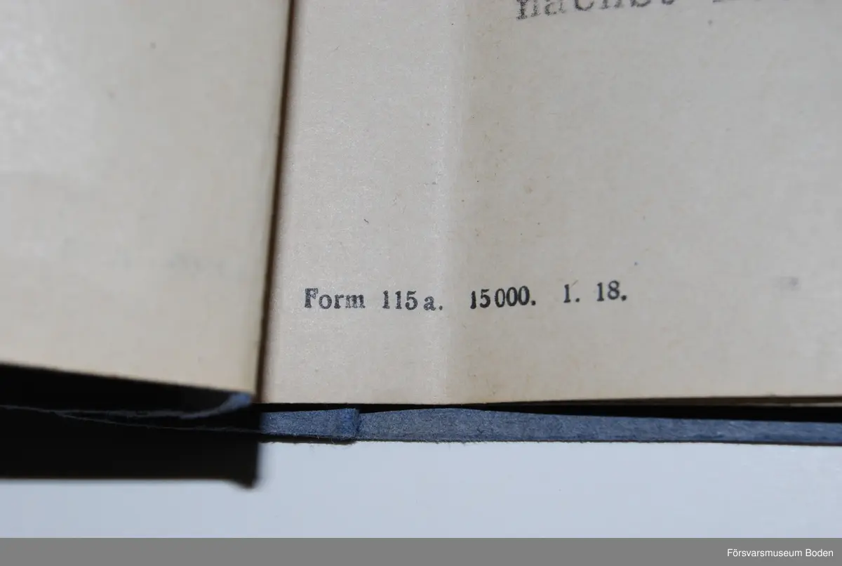 Häfte med 10 sidor som hör till den sändare från firma Dr. Erich F. Huth som installerades vid Boden Radio i början av 1920-talet. Skriven på tyska och innehåller en beskrivning av utrustningen samt handhavande. Innehåller hänvisningar till bildbilaga, vilken saknas. Se även FMB.000011.