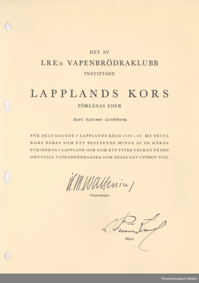 Tavla med uppsatta medaljer på svart sammet. Har tillhört Karl Hjalmar Lindskog, finlandsfrivillig 1939-1940. Från vänster på bilden:
1. Lapplands kors, stort, brons. Urkund finns i pärm under FMB.002361.
2. Lapplands kors, litet, brons.
3. Vinterkrigets minnesmedalj, brons.
4. Svenska frivilligkorset, litet, järn.
5. Svenska frivilligkorset, stort, järn. Urkund finns i pärm under FMB.002361.