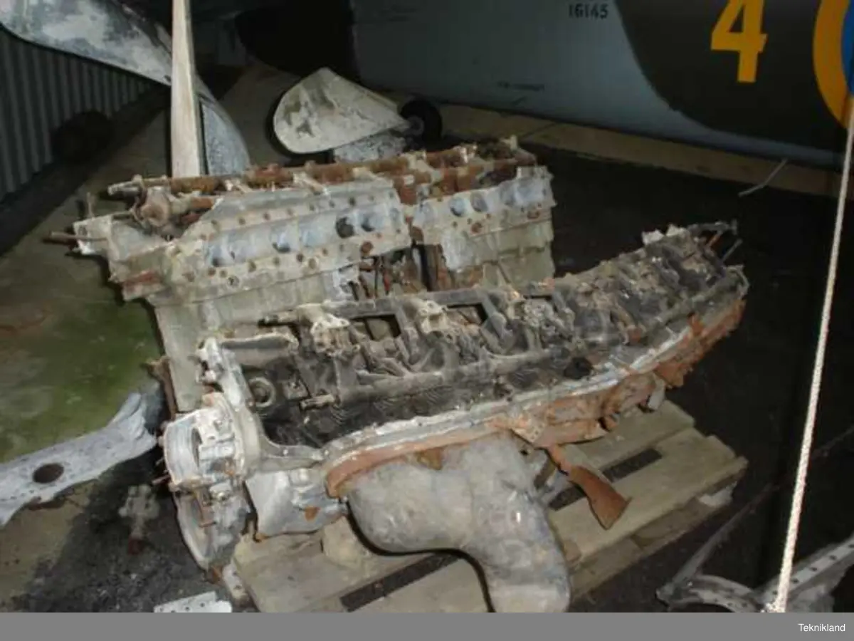 Havererad flygmotor från J 30 Mosquito.