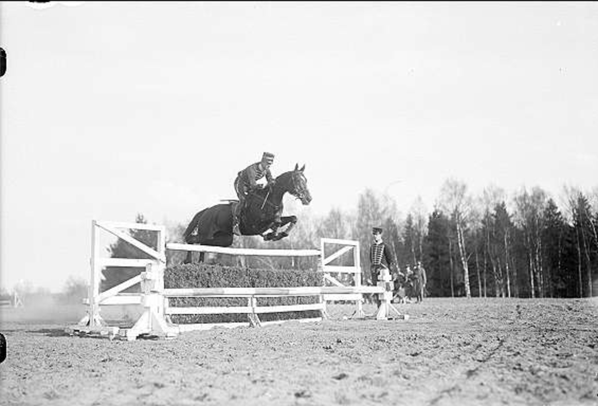 Prishoppning (tävling och träning) på södra fältet (Sandfältet) söder om Källedalsbäcken.