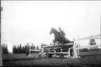 Ridutbildning för officerare i banhoppning på södra fältet.