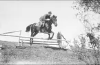 Terränghoppning/banhoppning, kavalleriofficersaspirantskolan 1934-35.